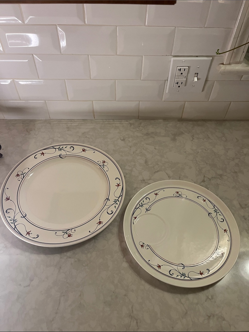 MIKASA Intaglio Annette Round Platter and dip plate